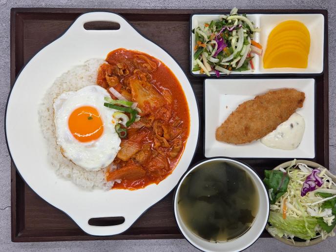 삼겹살김치덮밥&계란후라이