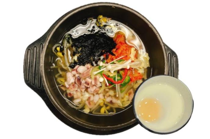 전주식콩나물국밥(오징어:칠레산)&수란