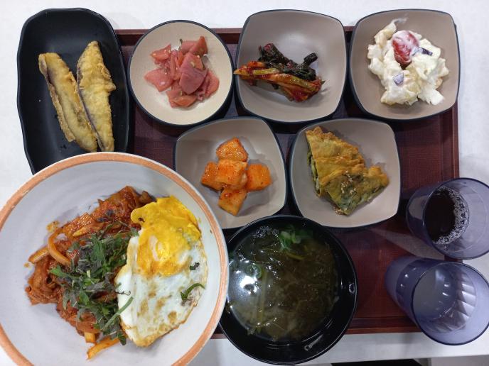 대패삼겹김치덮밥