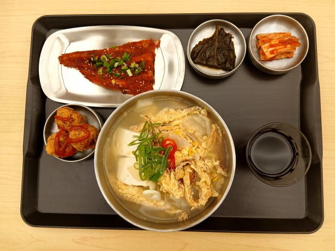 [수정국밥] 황태곰탕(Dried Pollack Beef-bone Soup)