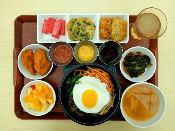 뚝배기산채비빔밥(Bibimbap with Wild Vegetables in a Hot Stone Pot)