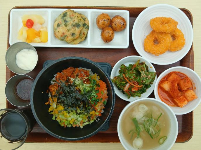 김치날치알밥(Vegetable mixed rice with flying fish roe)