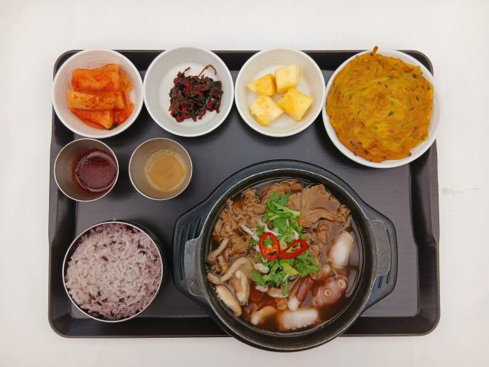 불낙전골(Bulgogi and Small Octopus Hot Pot)