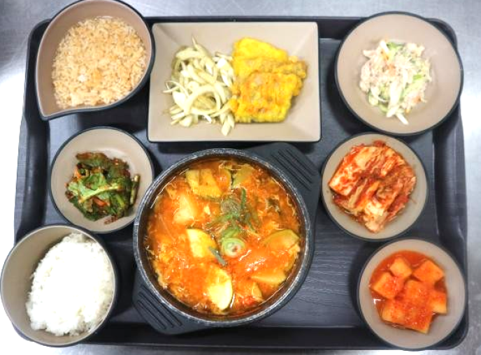 얼큰뚝배기김치수제비