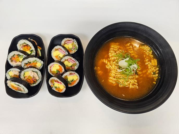 제육김밥, 유부김밥 /라면