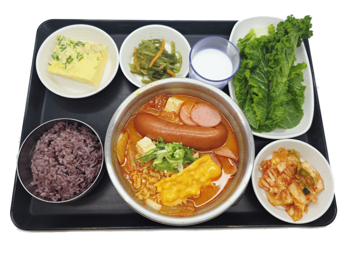 킬바사부대찌개&라면사리[Spicy Sausage Stew with Kielbasa & Ramen]